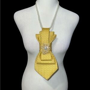 Elegant Gold necktie Necklace with Pearl Accent